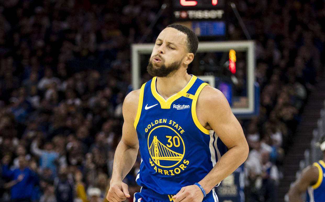 包含公牛复出首战，库里状态火爆，复出首战轰40分成为焦点！的词条